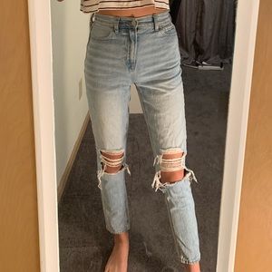 american eagle light wash mom jeans